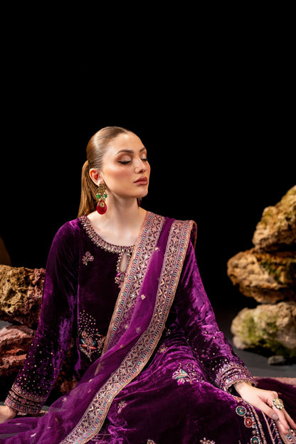 Naqshi | Makhmal 24 |  Rubayi - Pakistani Designer Dress - by Naqshi | Type: Ladies Clothes - 100% Original at Saira Sultan