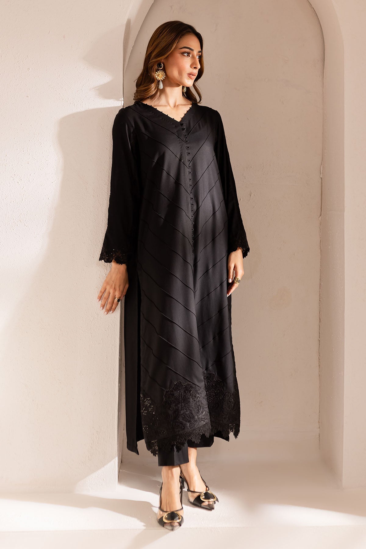Nureh | Shades of Winter | NP-586 XL Black Marina