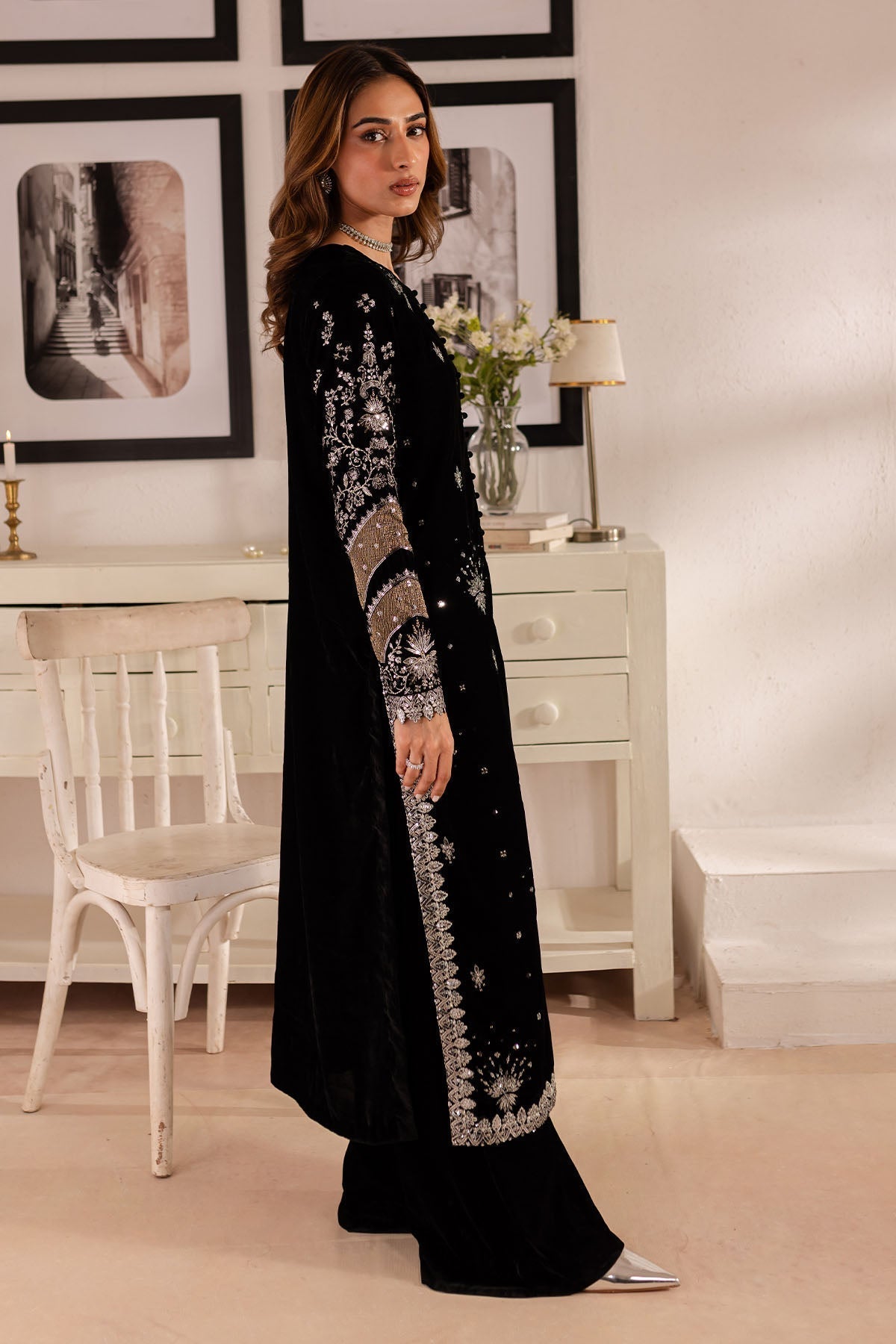 Nureh | Shades of Winter | NP-592 L Black Velvet