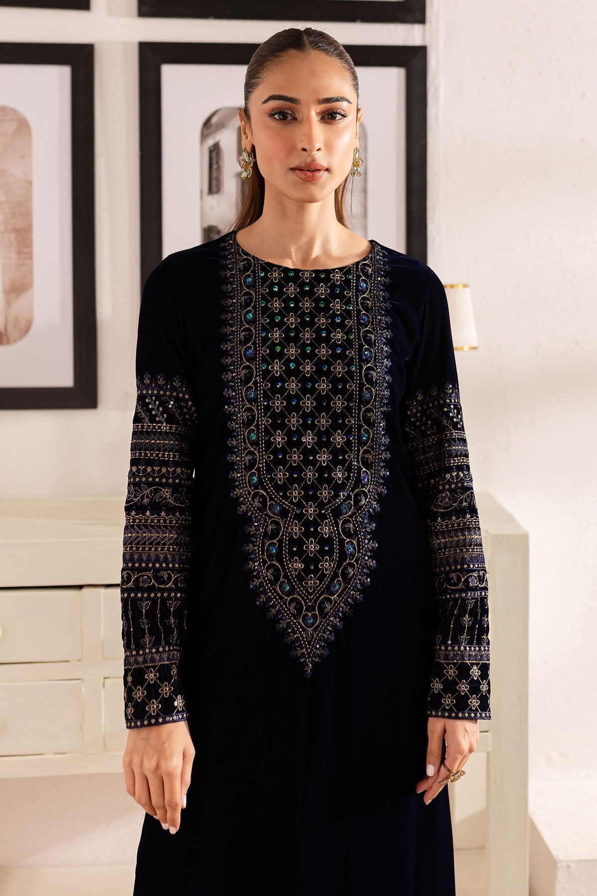 Nureh | Shades of Winter | NP-593 S Black Velvet