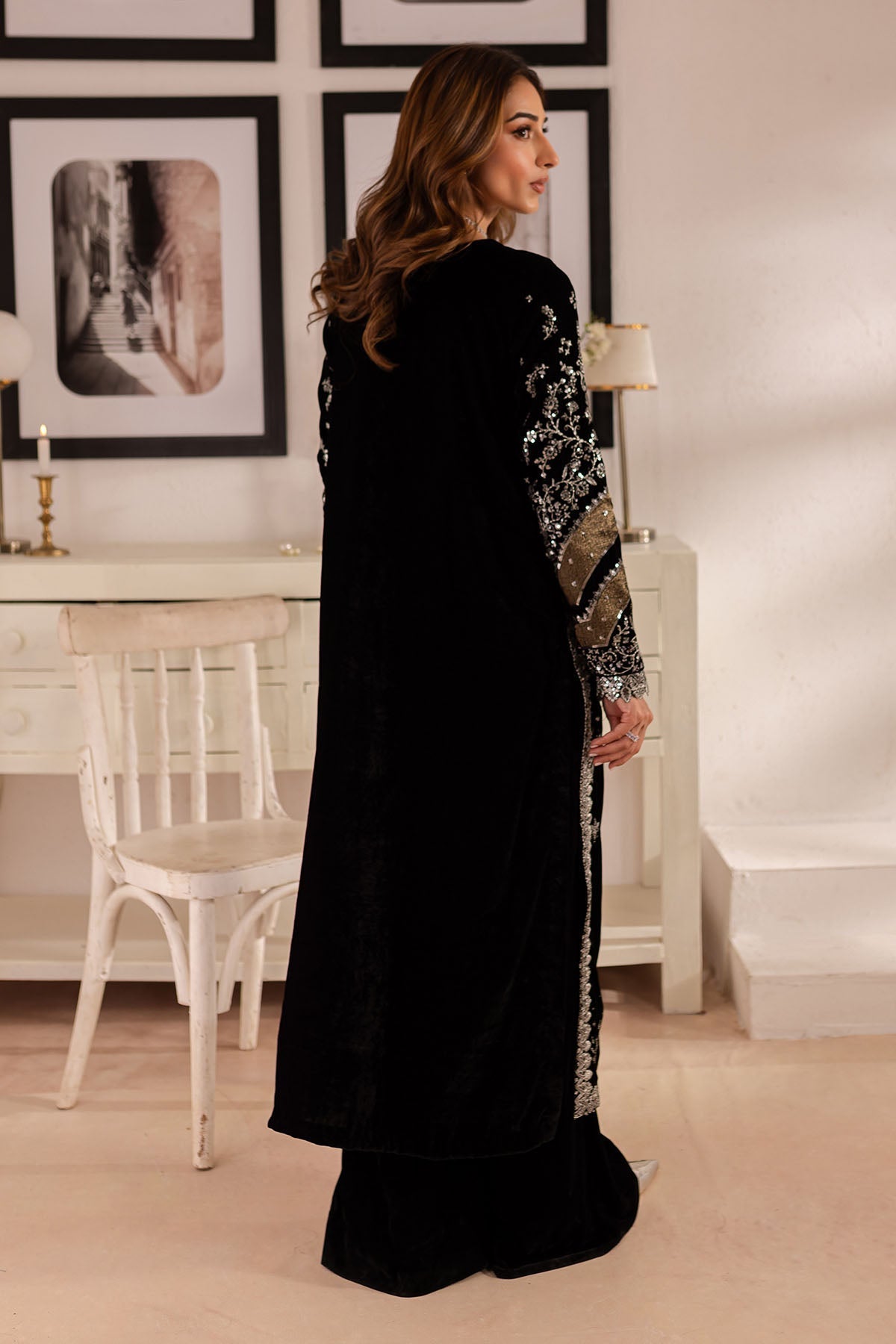 Nureh | Shades of Winter | NP-592 S Black Velvet