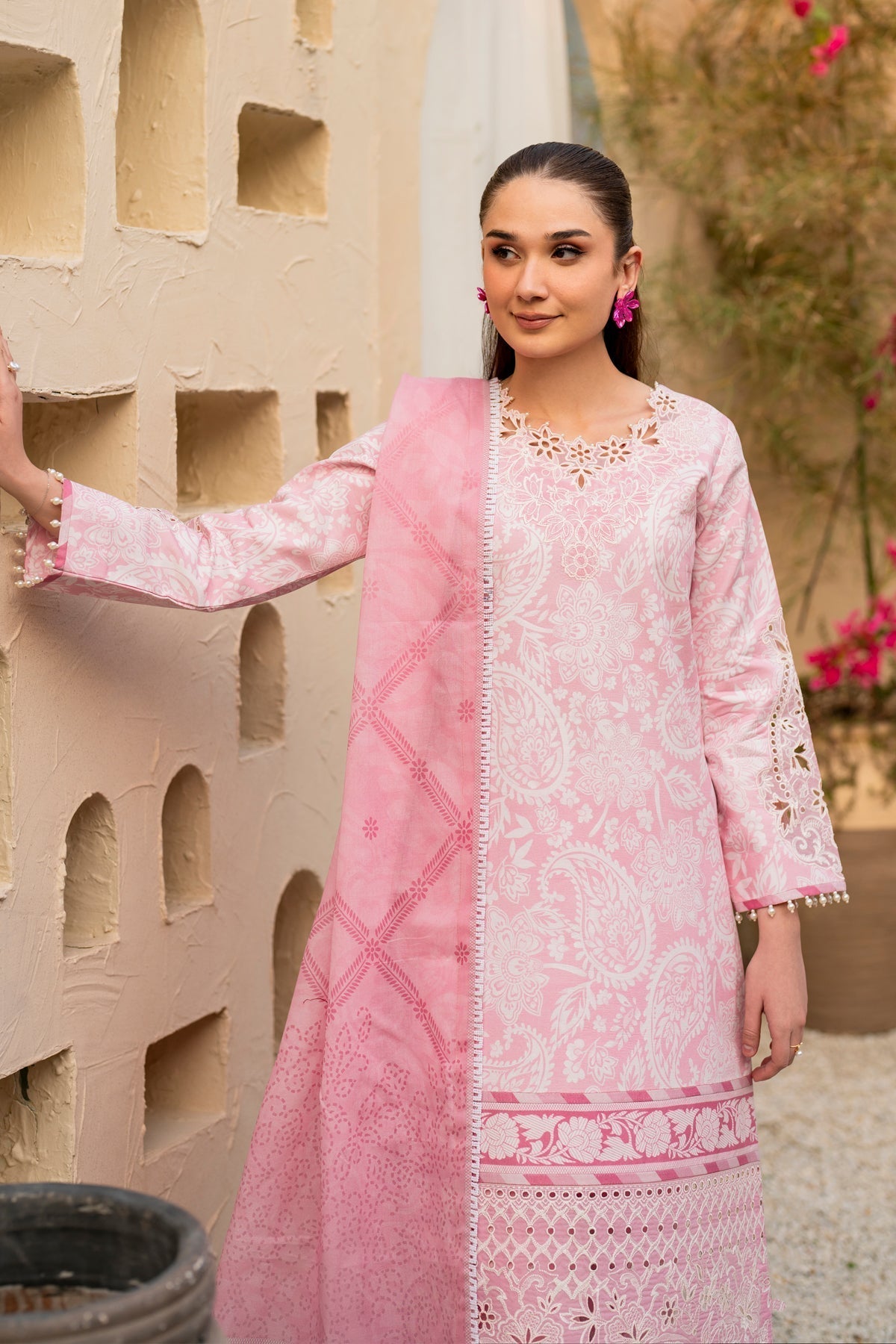 Alizeh | Levana Lawn | Perla M Light Pink Lawn
