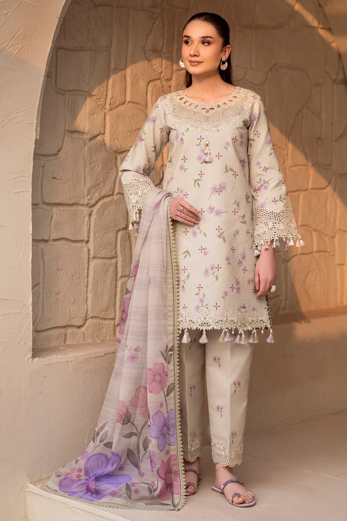Alizeh | Levana Lawn | Pesto XL Pale Brown Lawn
