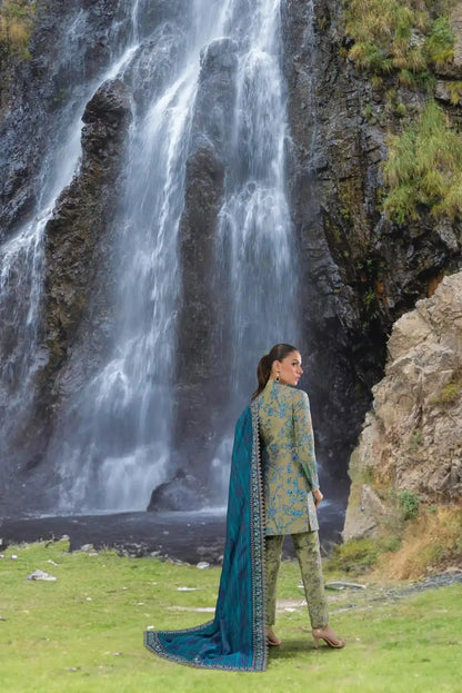 Sable Vogue | Winter 23 | SWC-02-23 - Pakistani Designer Dress - by Sable Vogue | Type: Luxury - 100% Original at Saira Sultan