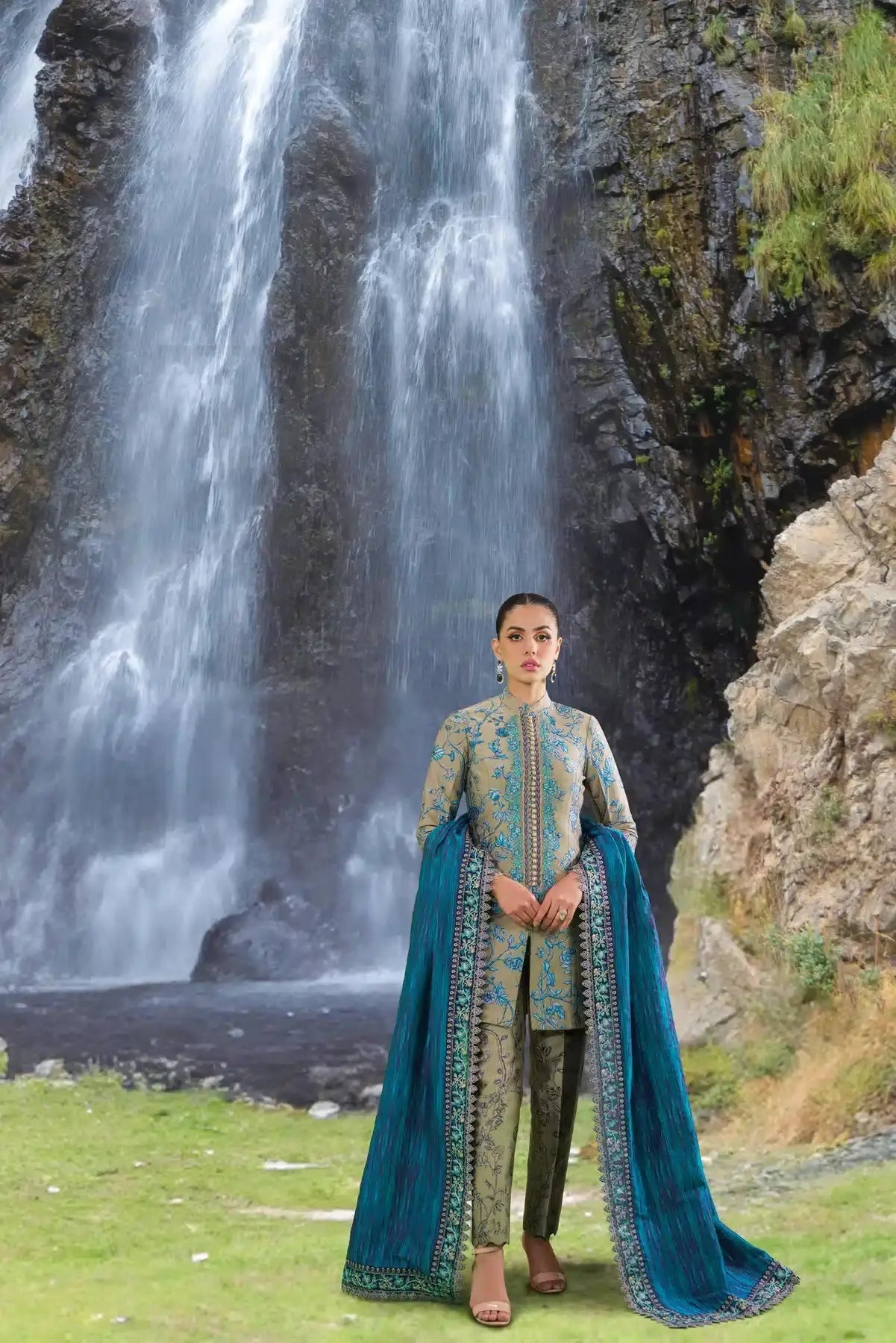Sable Vogue | Winter 23 | SWC-02-23 - Pakistani Designer Dress - by Sable Vogue | Type: Luxury - 100% Original at Saira Sultan