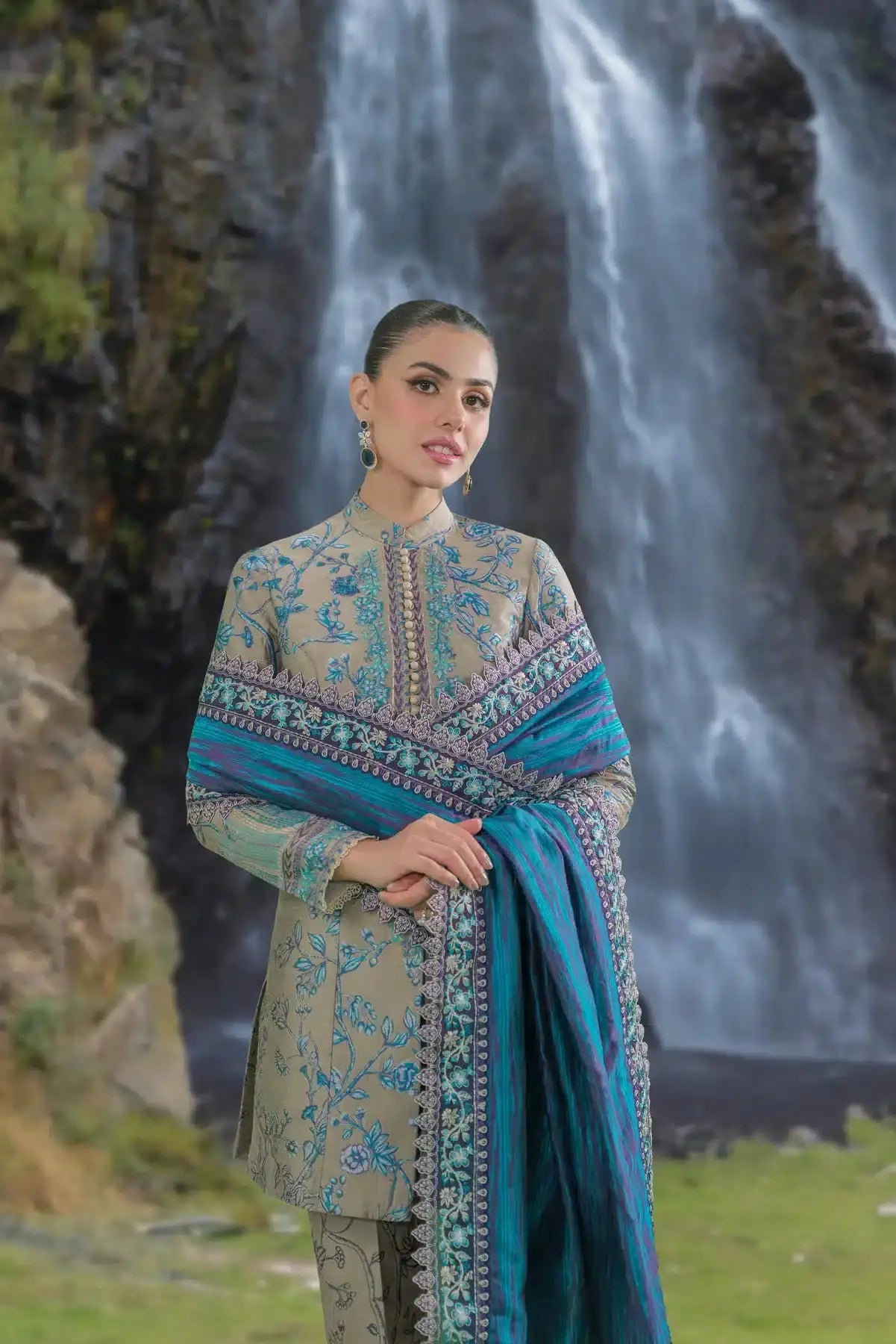 Sable Vogue | Winter 23 | SWC-02-23 - Pakistani Designer Dress - by Sable Vogue | Type: Luxury - 100% Original at Saira Sultan