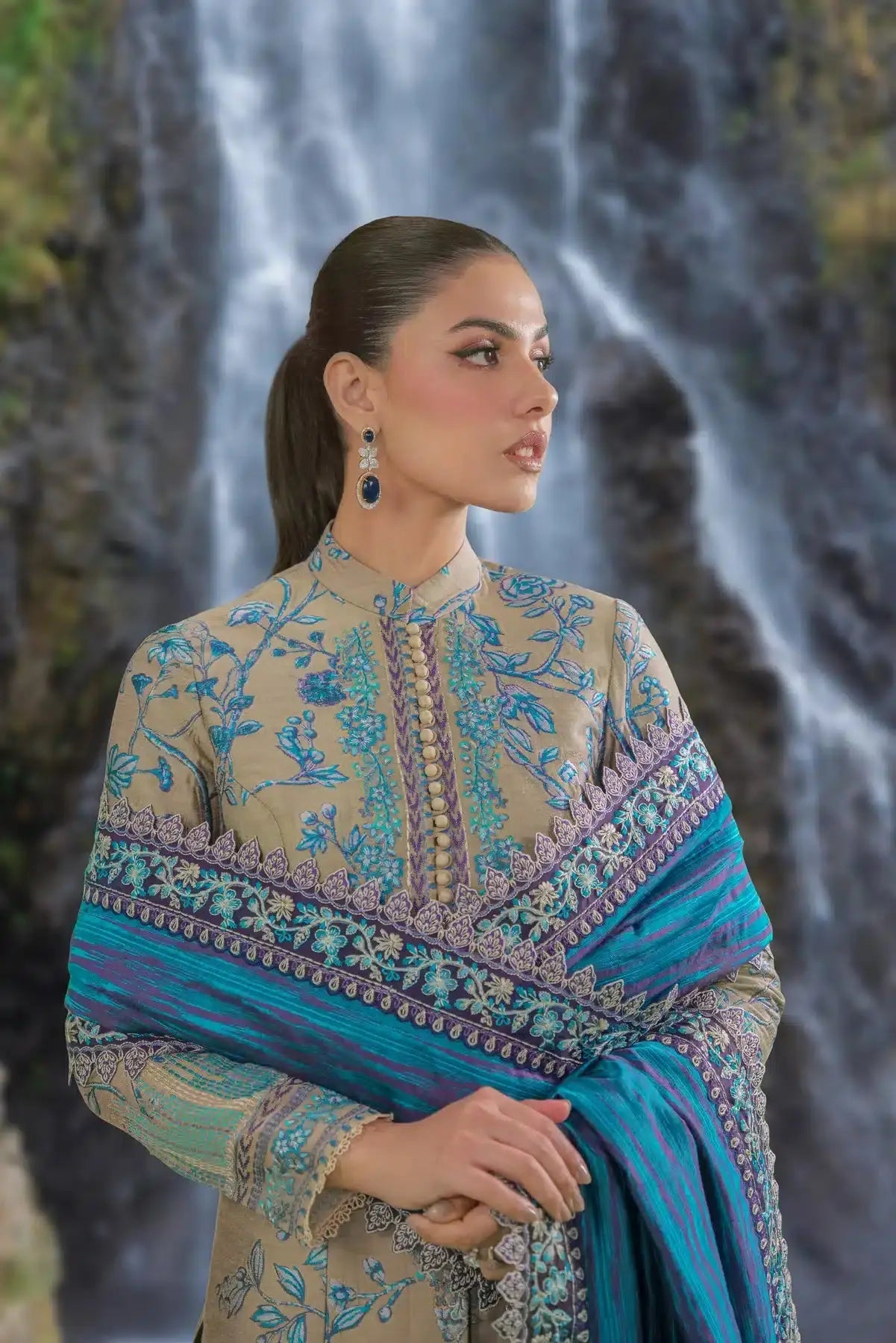 Sable Vogue | Winter 23 | SWC-02-23 - Pakistani Designer Dress - by Sable Vogue | Type: Luxury - 100% Original at Saira Sultan