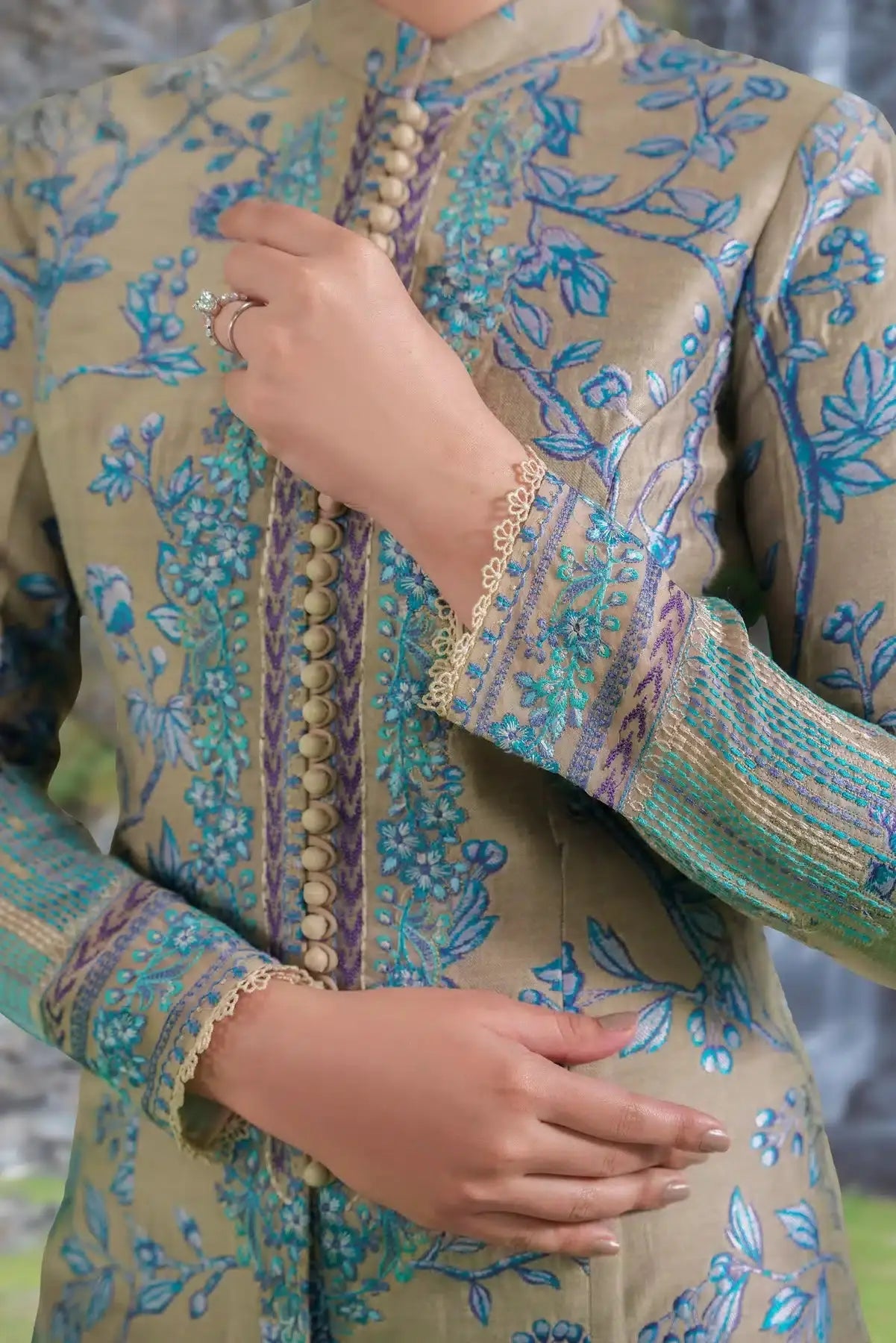 Sable Vogue | Winter 23 | SWC-02-23 - Pakistani Designer Dress - by Sable Vogue | Type: Luxury - 100% Original at Saira Sultan