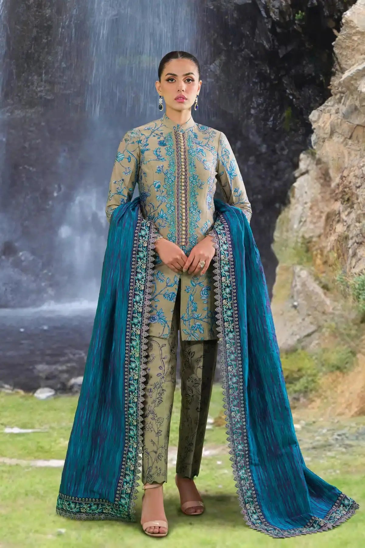 Sable Vogue | Winter 23 | SWC-02-23 - Pakistani Designer Dress - by Sable Vogue | Type: Luxury - 100% Original at Saira Sultan