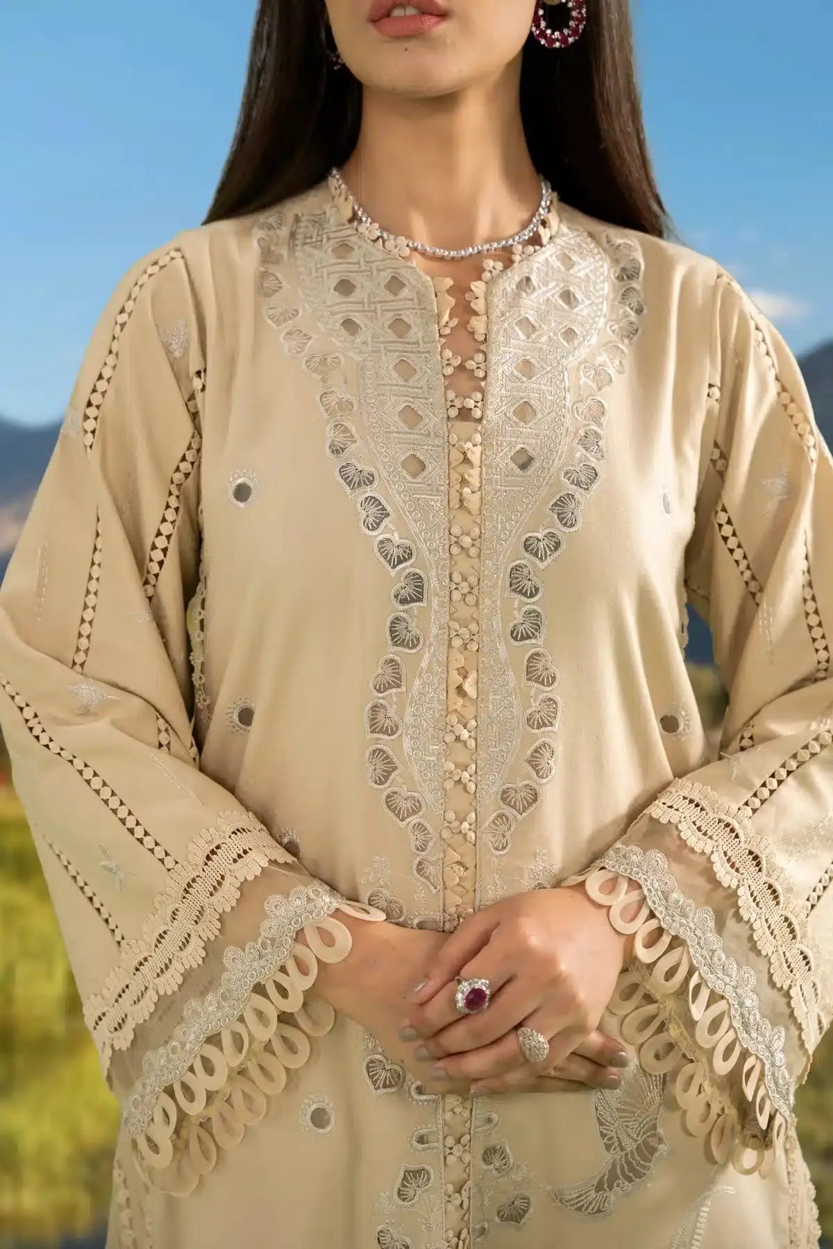 Sable Vogue | Winter 23 | SWC-03-23 - Pakistani Designer Dress - by Sable Vogue | Type: Luxury - 100% Original at Saira Sultan