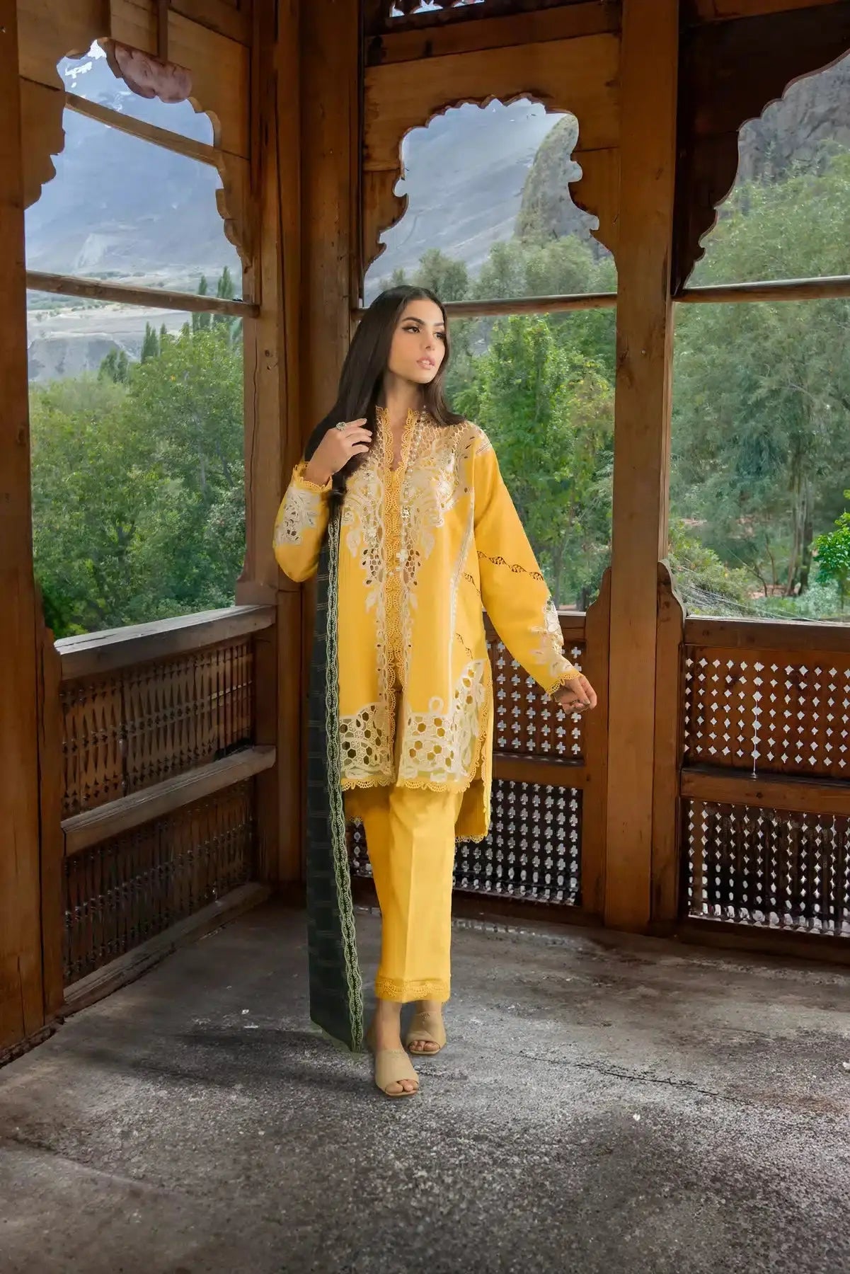 Sable Vogue | Winter 23 | SWC-05-23 - Pakistani Designer Dress - by Sable Vogue | Type: Luxury - 100% Original at Saira Sultan