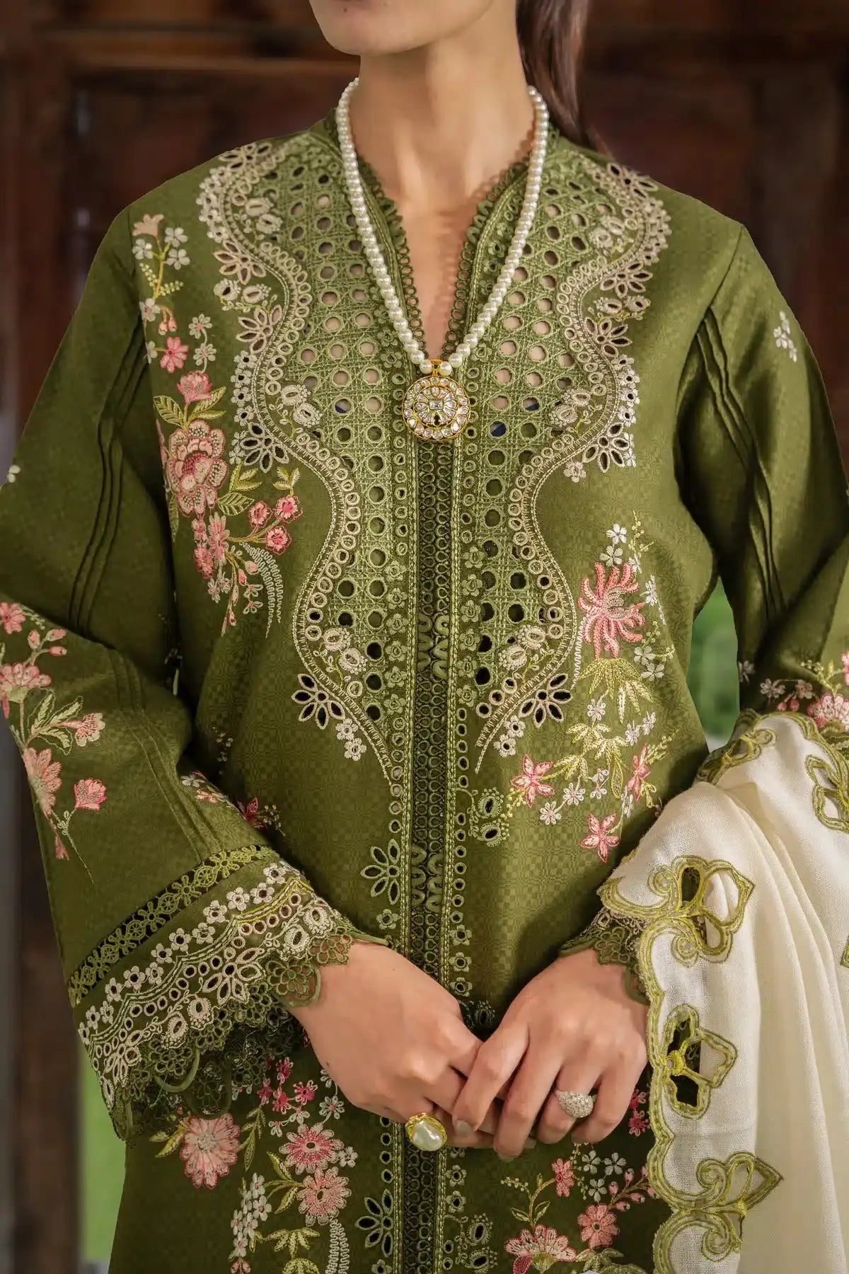 Sable Vogue | Winter 23 | SWC-06-23 - Pakistani Designer Dress - by Sable Vogue | Type: Luxury - 100% Original at Saira Sultan