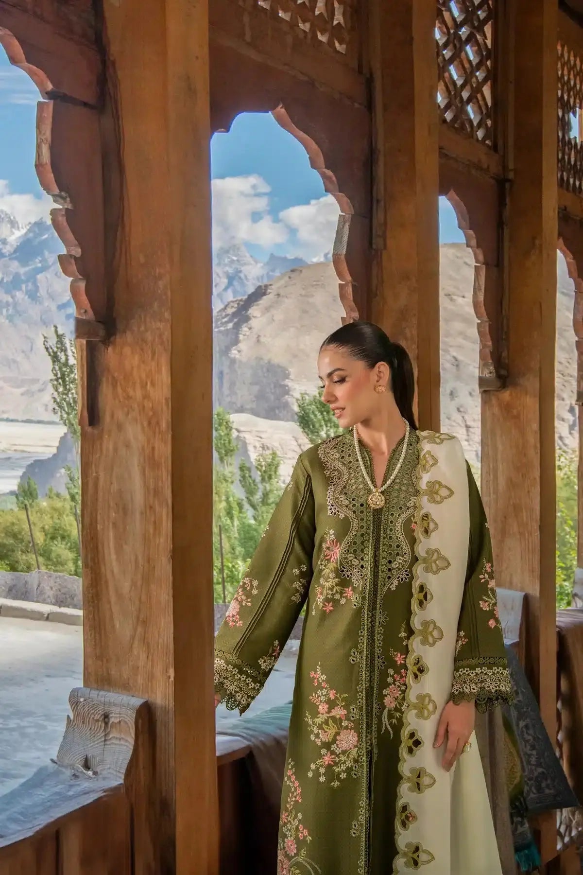 Sable Vogue | Winter 23 | SWC-06-23 - Pakistani Designer Dress - by Sable Vogue | Type: Luxury - 100% Original at Saira Sultan