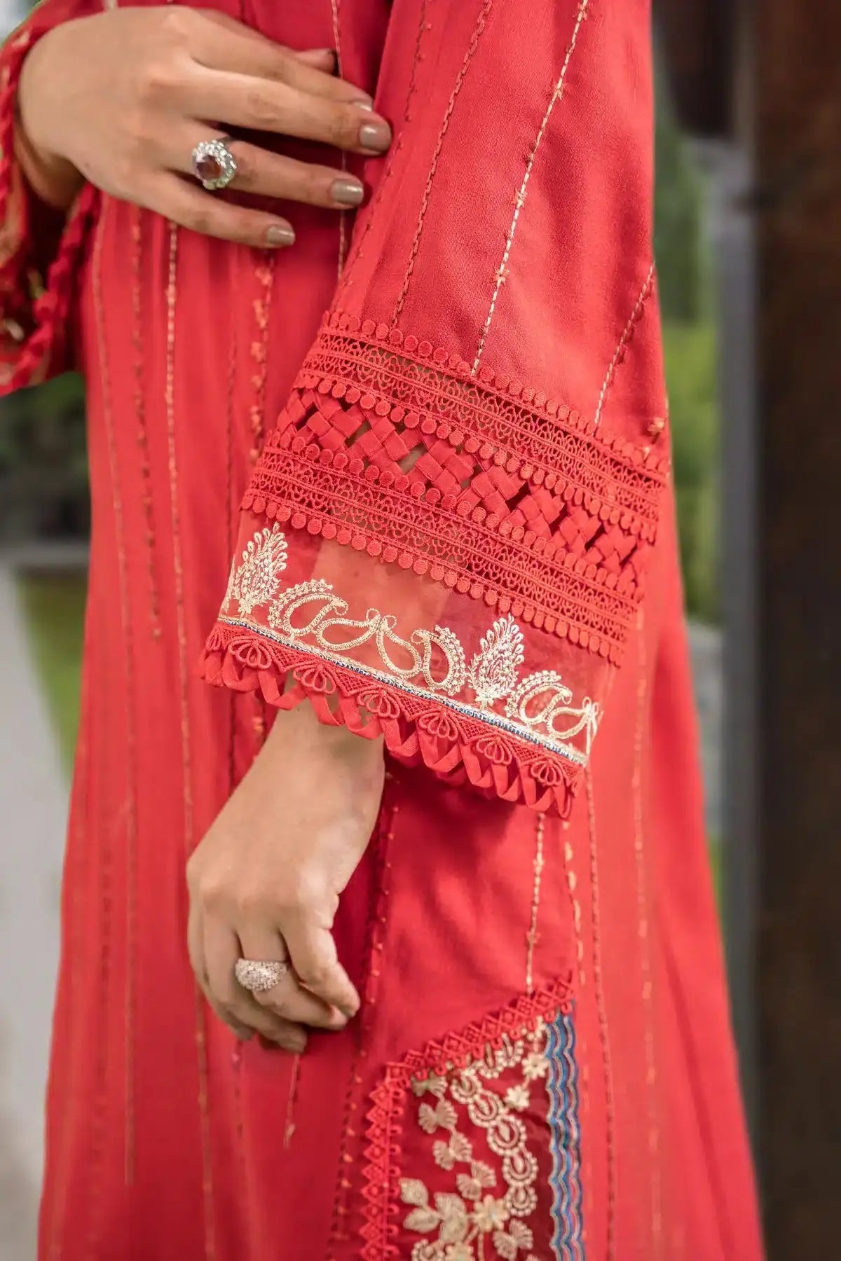 Sable Vogue | Winter 23 | SWC-09-23 - Pakistani Designer Dress - by Sable Vogue | Type: Luxury - 100% Original at Saira Sultan