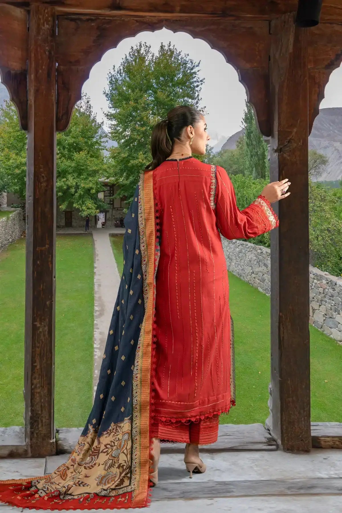 Sable Vogue | Winter 23 | SWC-09-23 - Pakistani Designer Dress - by Sable Vogue | Type: Luxury - 100% Original at Saira Sultan