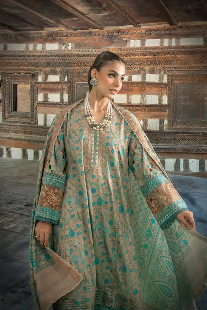 Sable Vogue | Winter 23 | SWC-10-23 - Pakistani Designer Dress - by Sable Vogue | Type: Luxury - 100% Original at Saira Sultan
