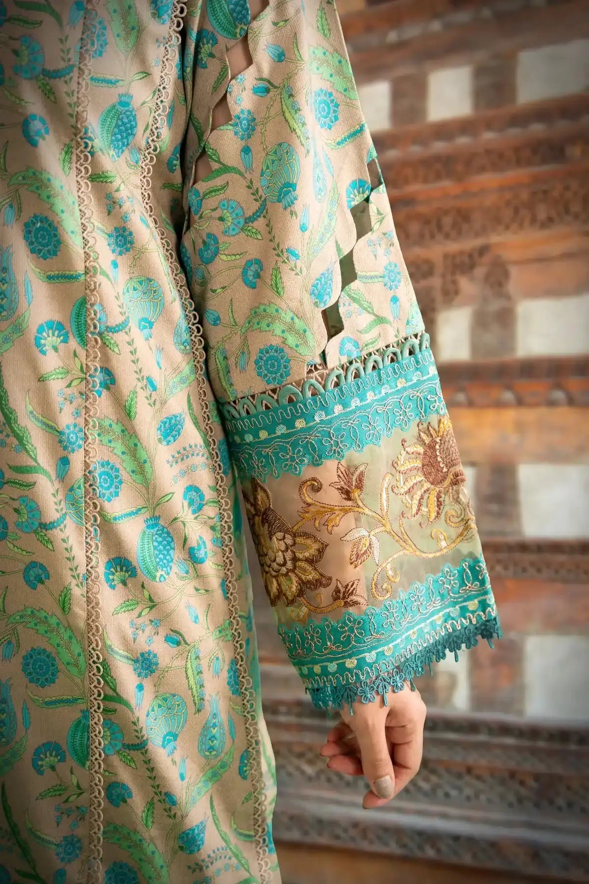 Sable Vogue | Winter 23 | SWC-10-23 - Pakistani Designer Dress - by Sable Vogue | Type: Luxury - 100% Original at Saira Sultan