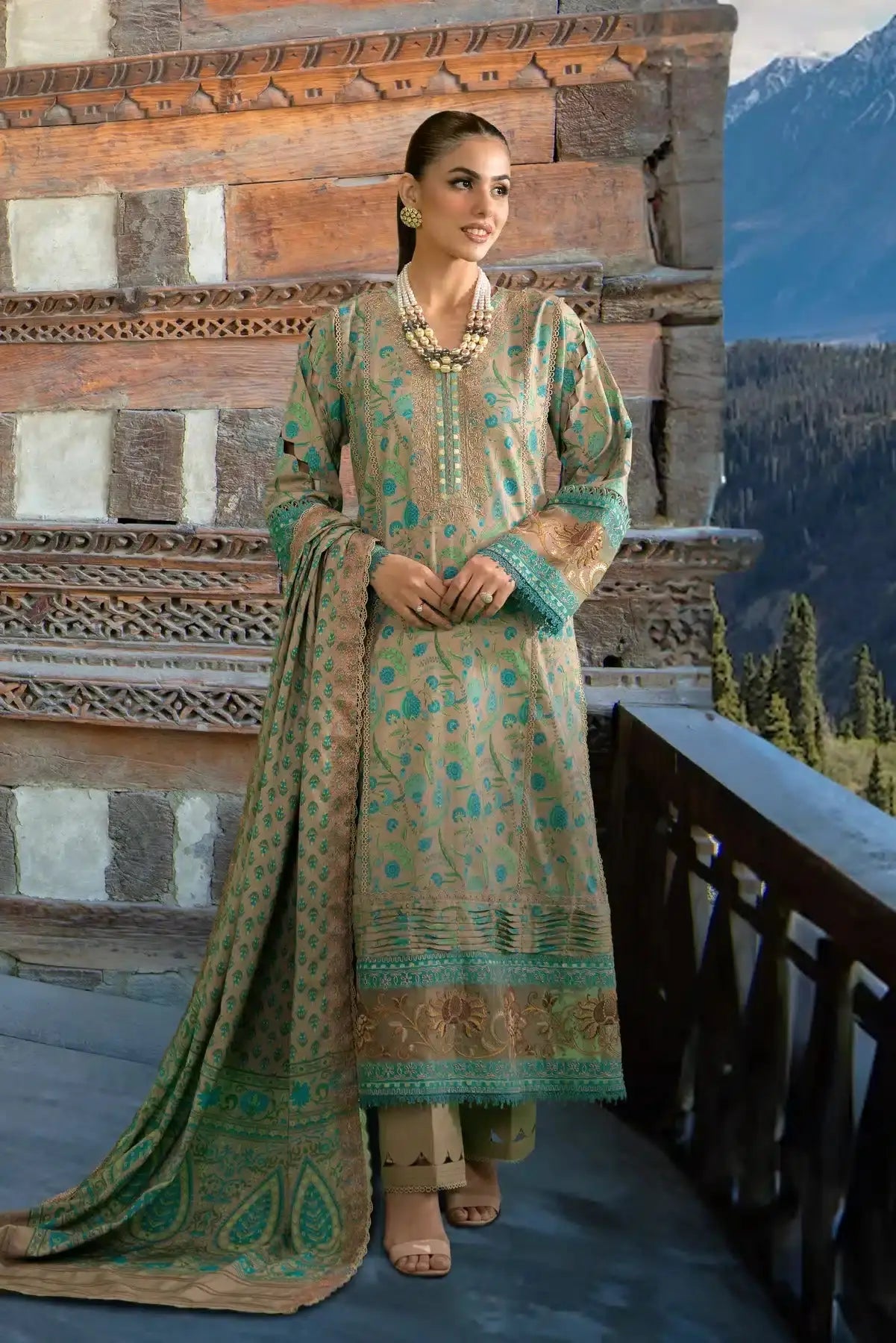 Sable Vogue | Winter 23 | SWC-10-23 - Pakistani Designer Dress - by Sable Vogue | Type: Luxury - 100% Original at Saira Sultan