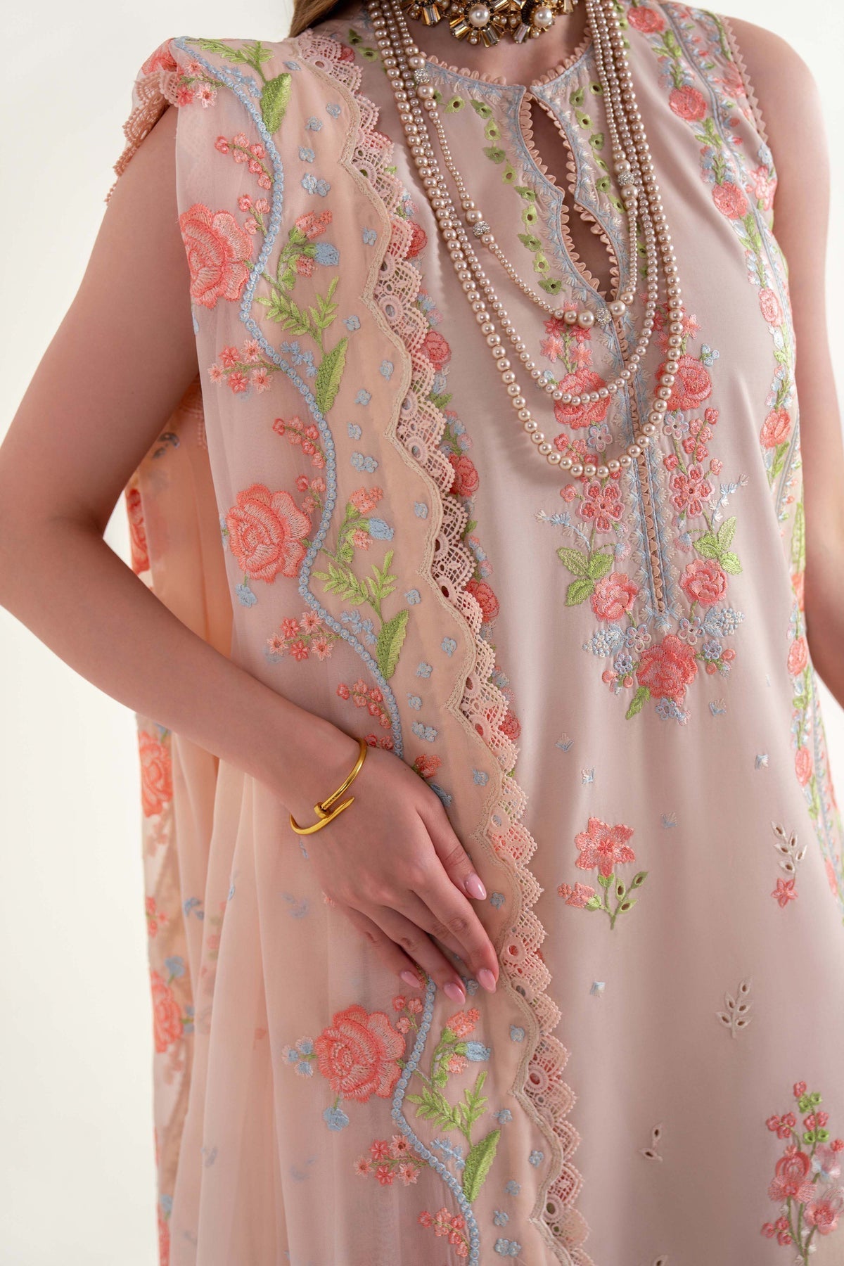 Sable Vogue | Luxury Lawn 25 | SL-03-25-V2 S Pale Peach Lawn