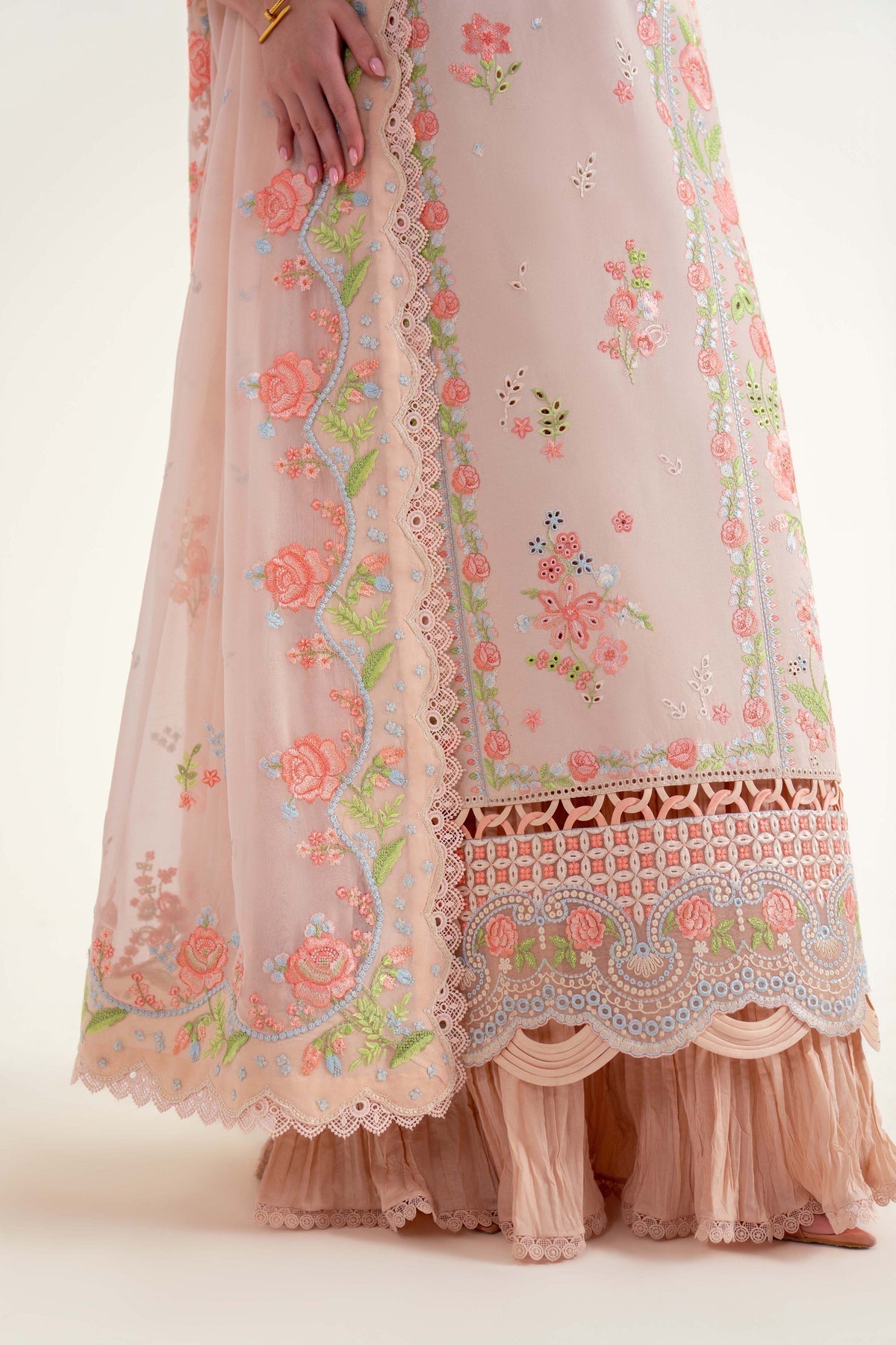 Sable Vogue | Luxury Lawn 25 | SL-03-25-V2 L Pale Peach Lawn