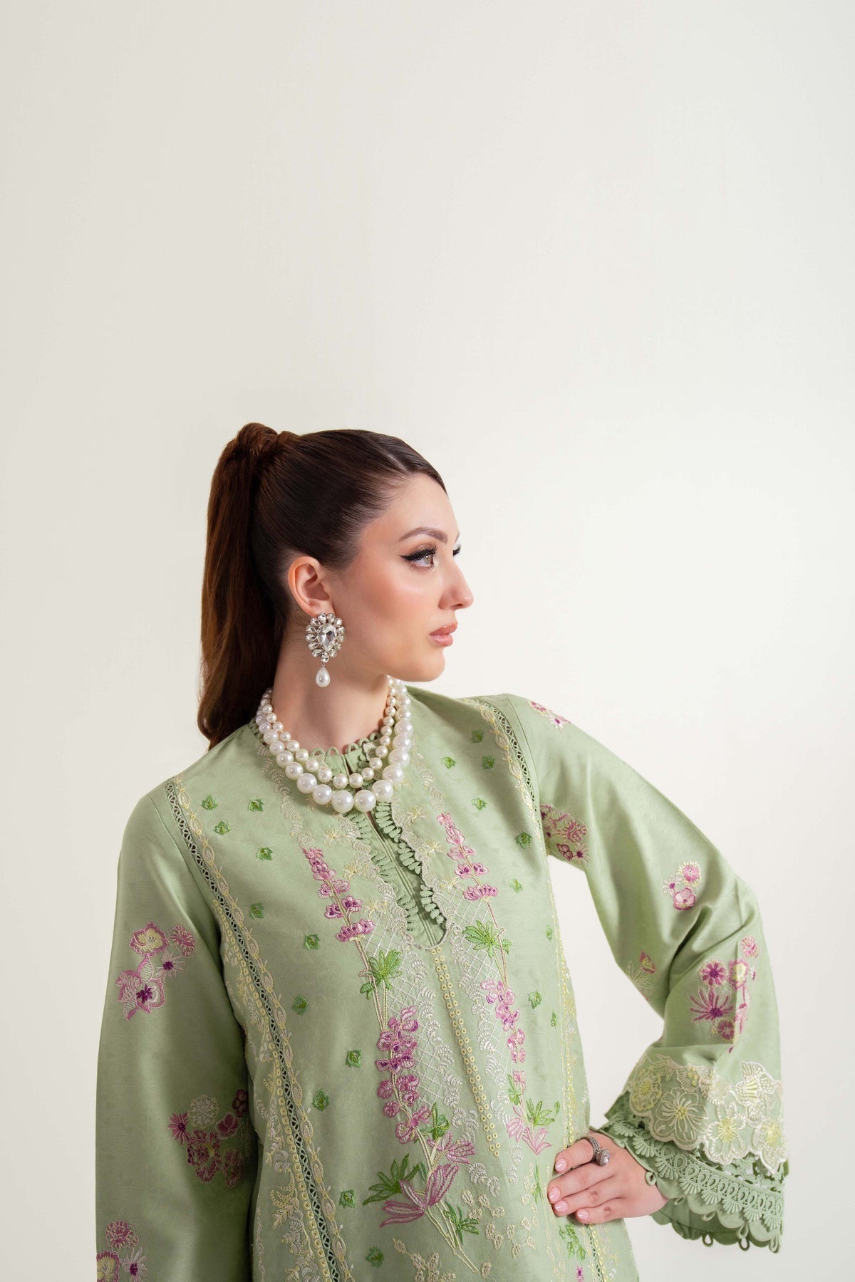 Sable Vogue | Luxury Lawn 25 | SL-09-25-V2 XL Mint Gray Lawn
