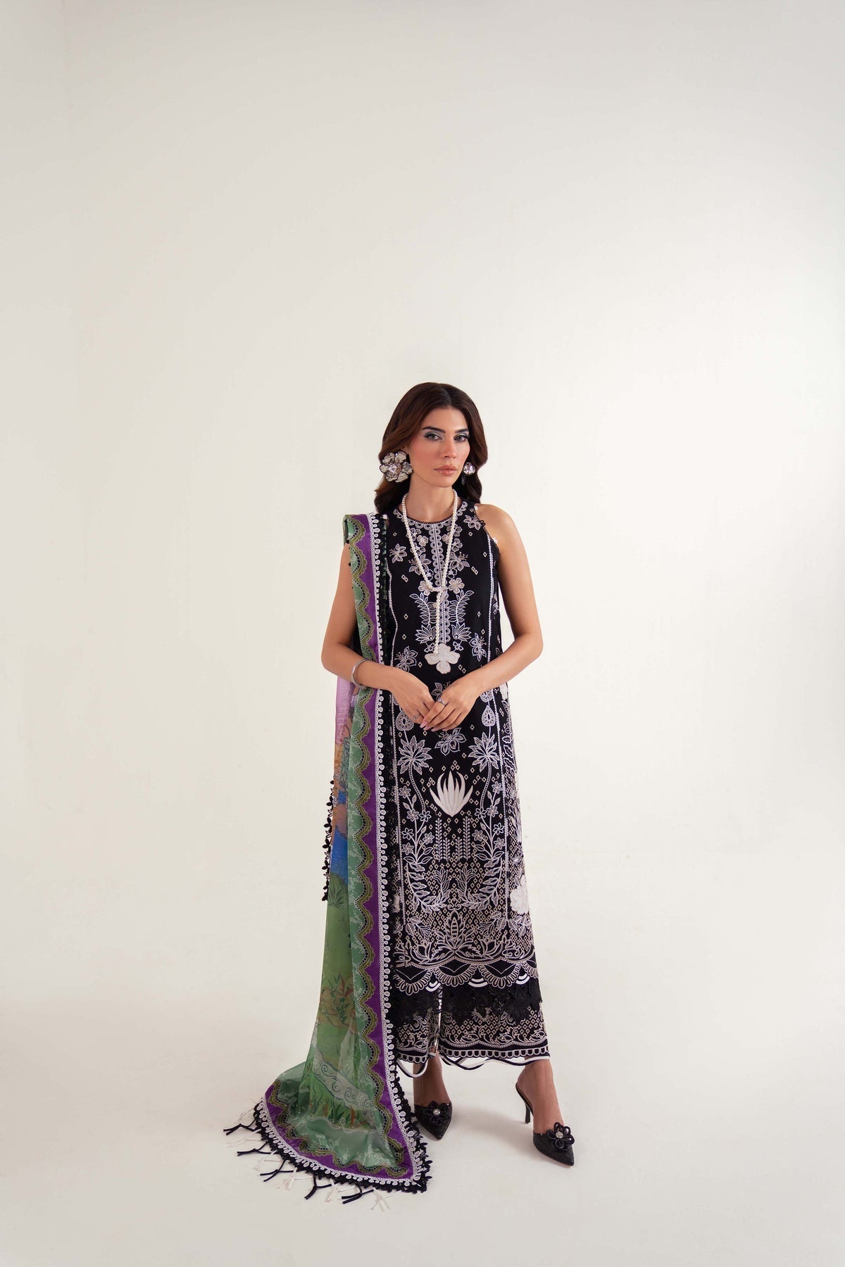 Sable Vogue | Luxury Lawn 25 | SL-10-25-V2 L Black Lawn