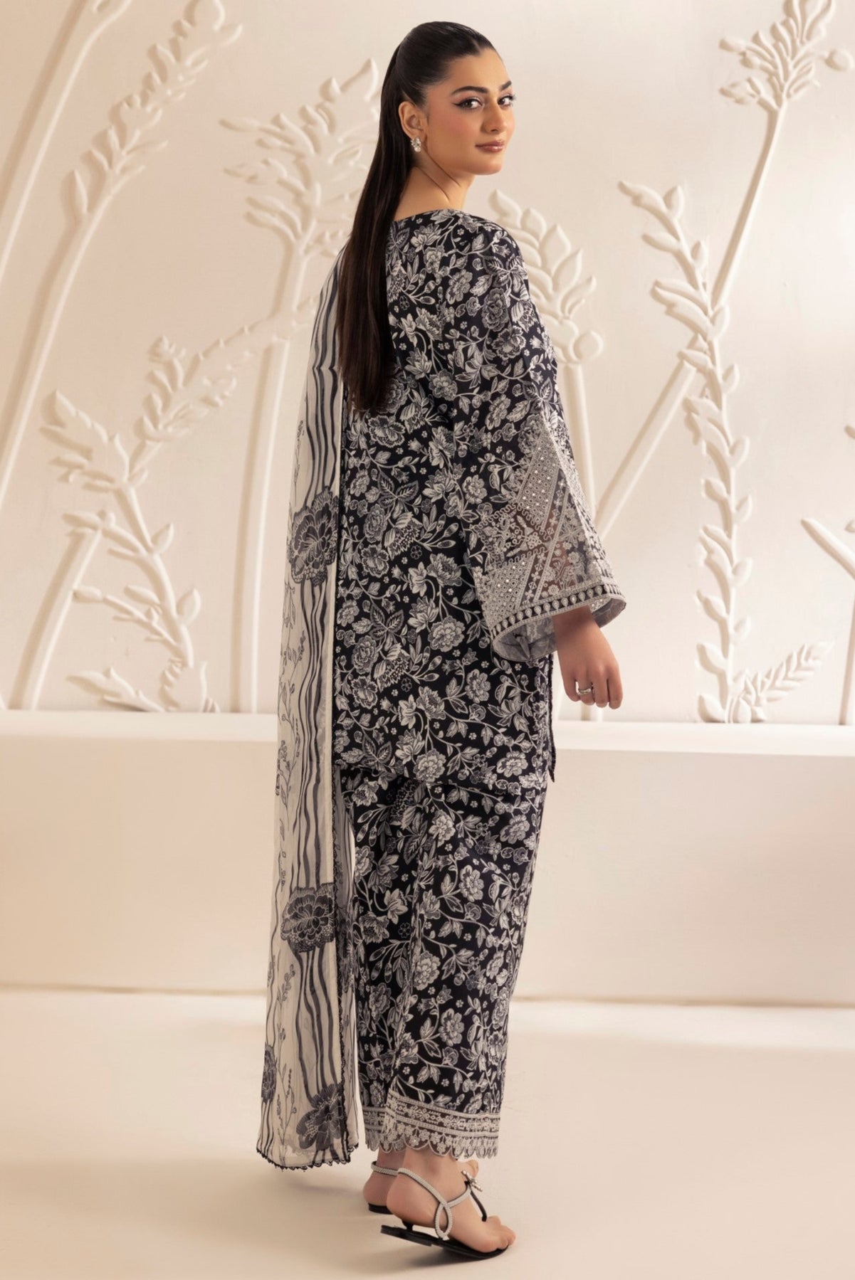 Mohagni | Tulip 25 | SPL-10 S Black Silk lawn
