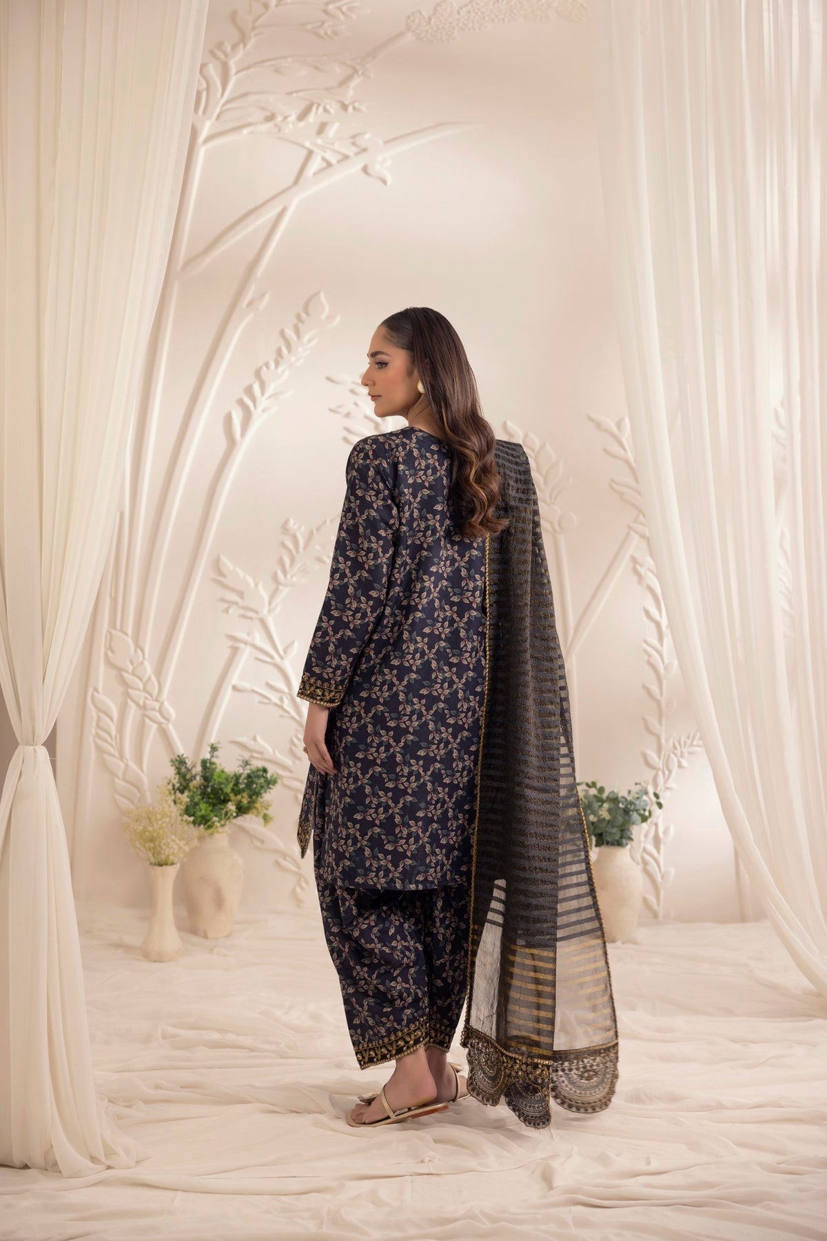 Mohagni | Tulip 25 | SPL-11 S Black Silk lawn