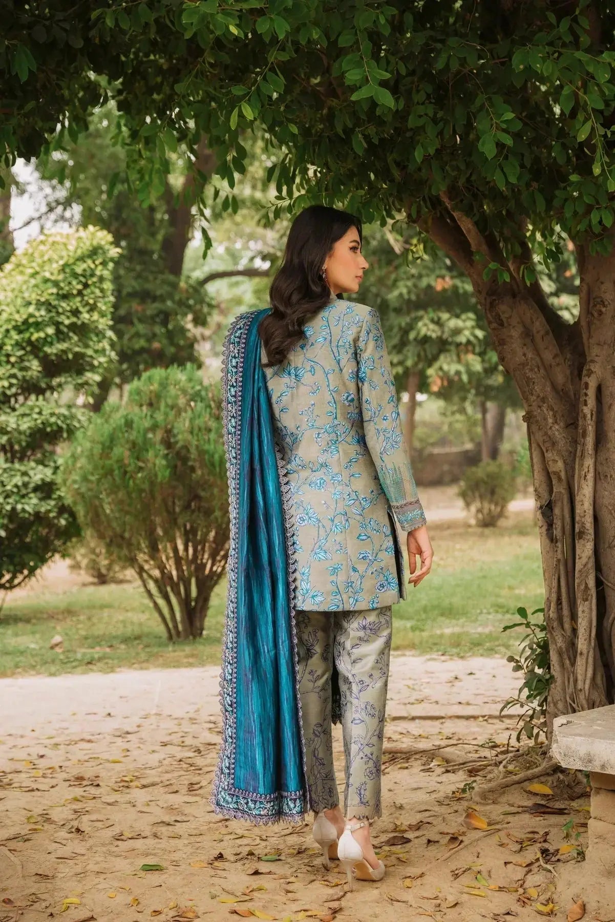 Sable Vogue | Winter Collection 24 | SWC-02-23 - Pakistani Designer Dress - by Sable Vogue | Type: Luxury - 100% Original at Saira Sultan