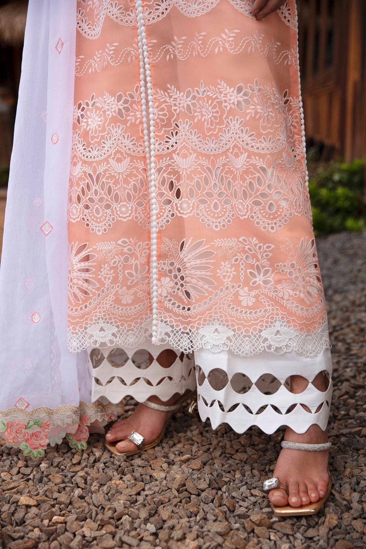 Sable Vogue | Luxury Lawn 24 | Linnea - Pakistani Designer Dress - by Sable Vogue | Type: Luxury - 100% Original at Saira Sultan