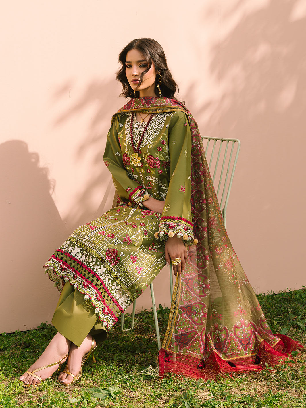 Mahnur | Dahlia Luxury Lawn 25 | Saage XL Olive Green Lawn