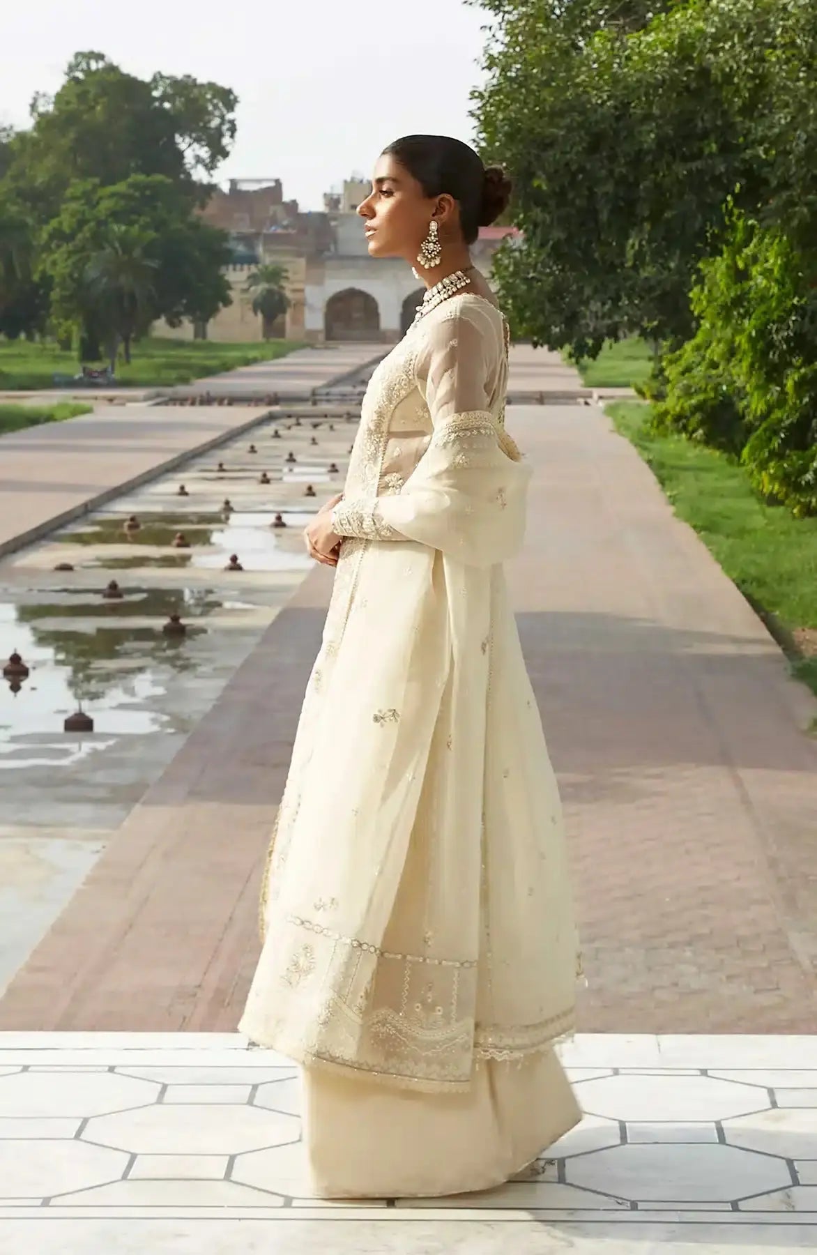Seran | Taaruf Formals 2023 | Zora - Pakistani Designer Dress - by Seran | Type: Formal - 100% Original at Saira Sultan