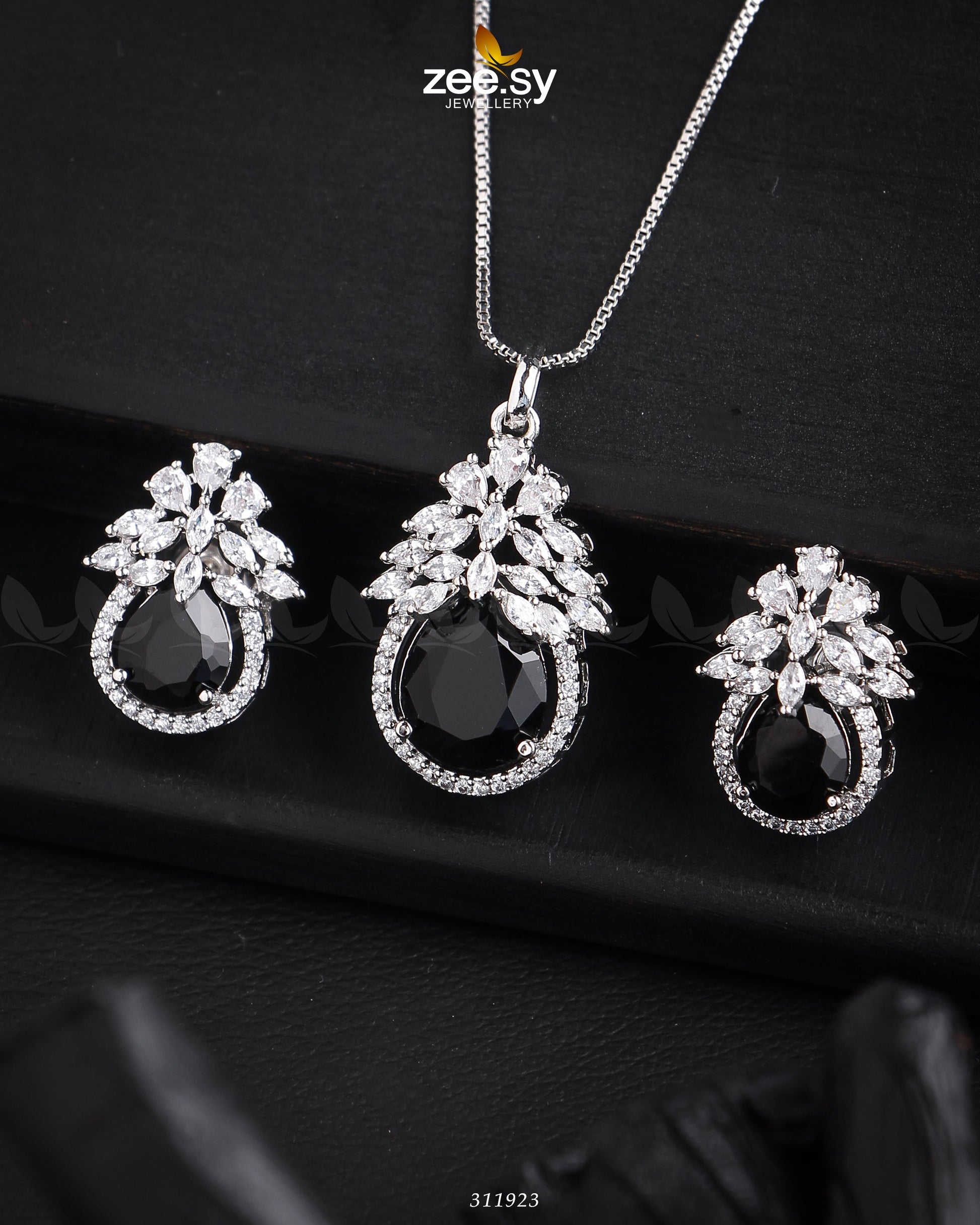 Zara's Pendant Set Sliver Black