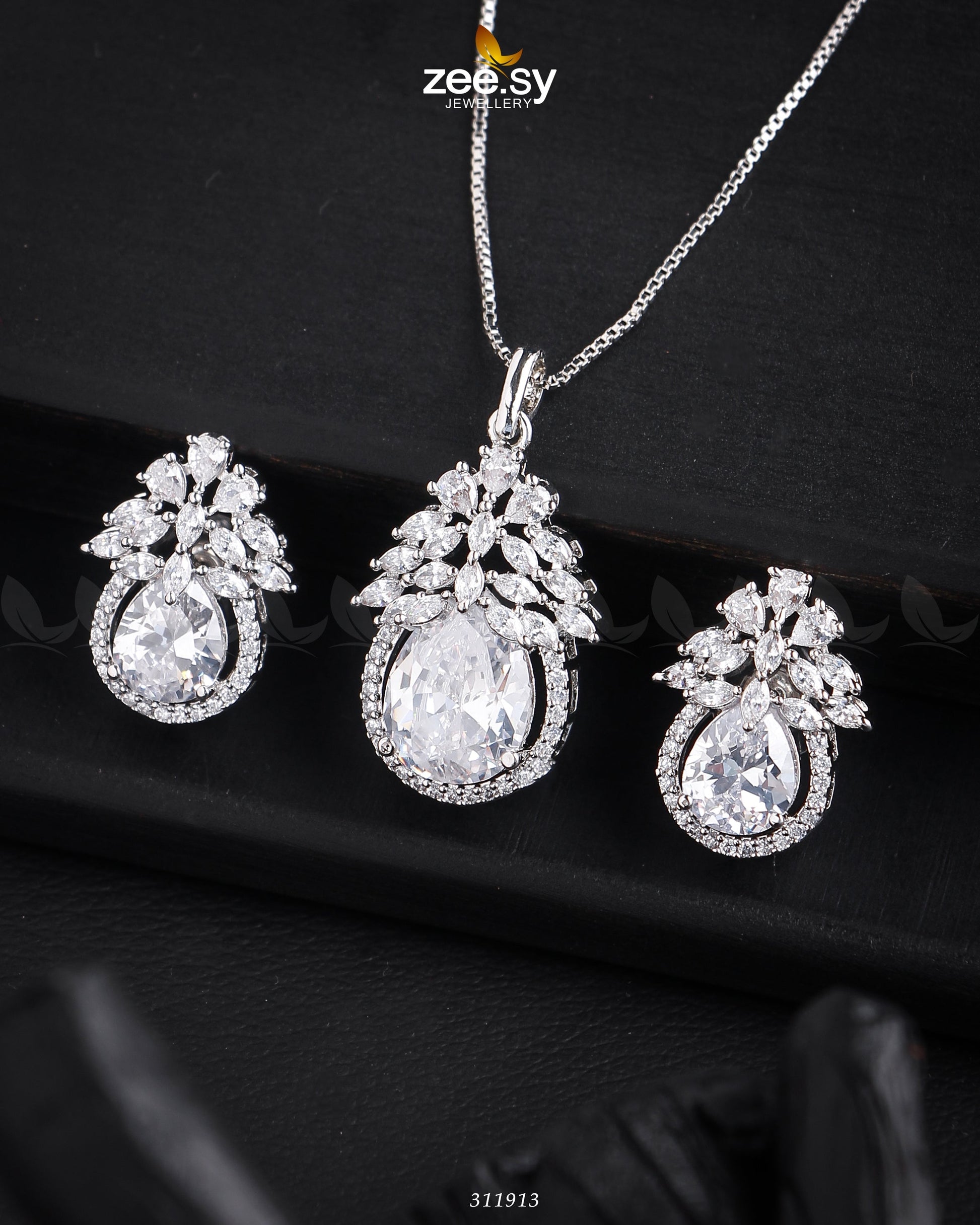 Zara's Pendant Set Sliver White