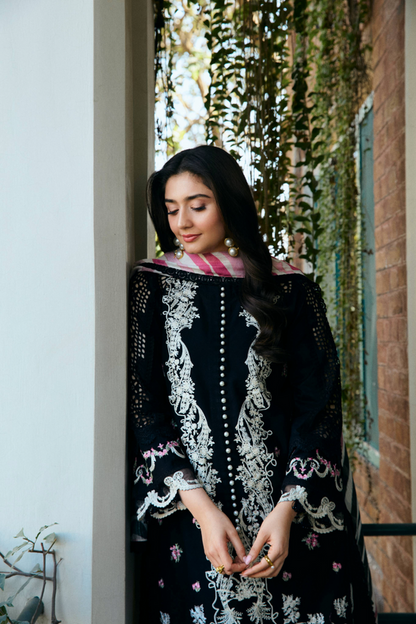 Manara | Vintage Flora 25 | LAILA M Black Lawn