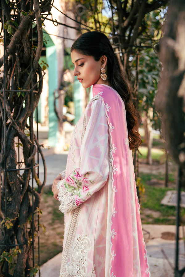 Manara | Vintage Flora 25 | ROZINAY XL Light Pink Lawn