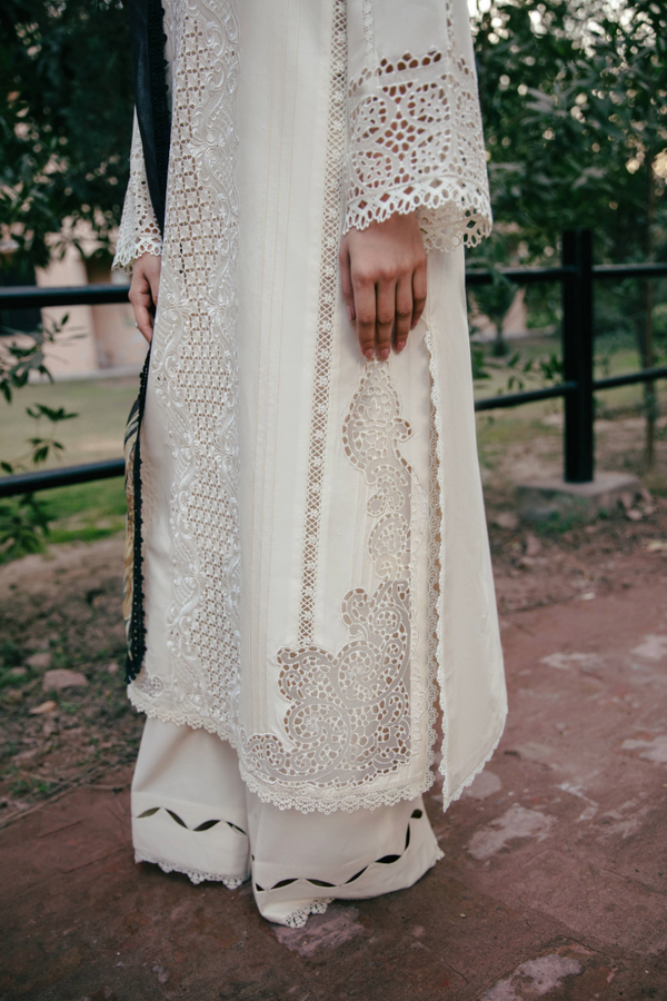 Manara | Vintage Flora 25 | SEHER XL Ivory Lawn