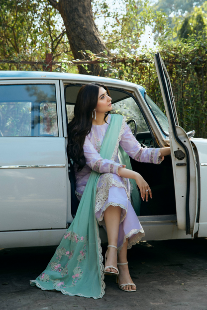 Manara | Vintage Flora 25 | MAHRANG XL Lilac Lawn