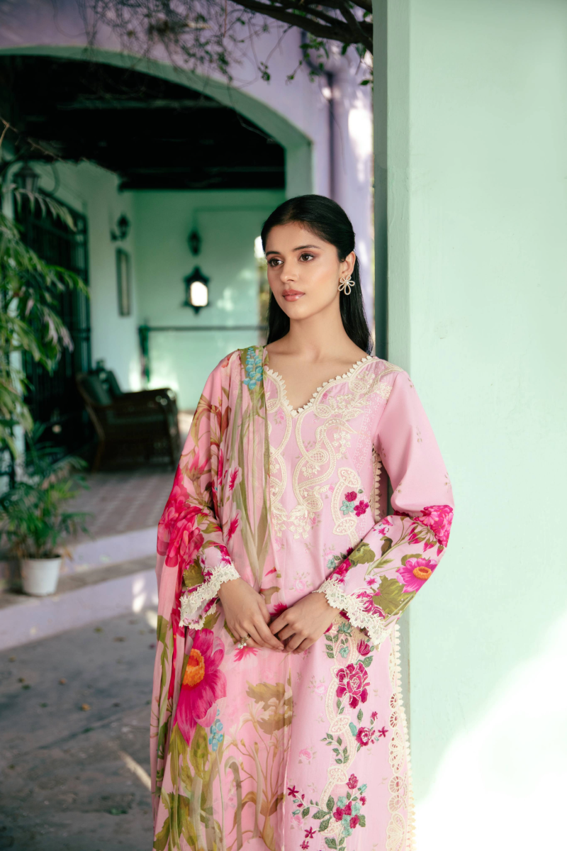 Manara | Vintage Flora 25 | SIERRA M Light Pink Lawn