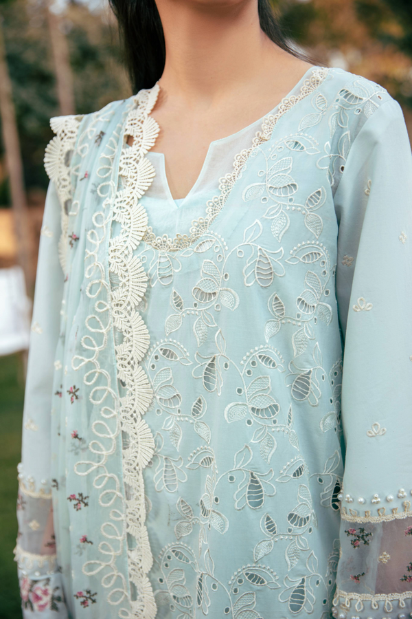 Manara | Vintage Flora 25 | SERENA M Ice Blue Lawn