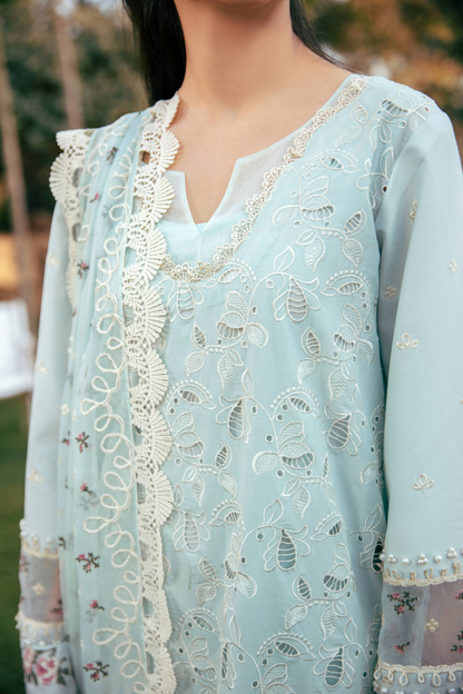 Manara | Vintage Flora 25 | SERENA M Ice Blue Lawn