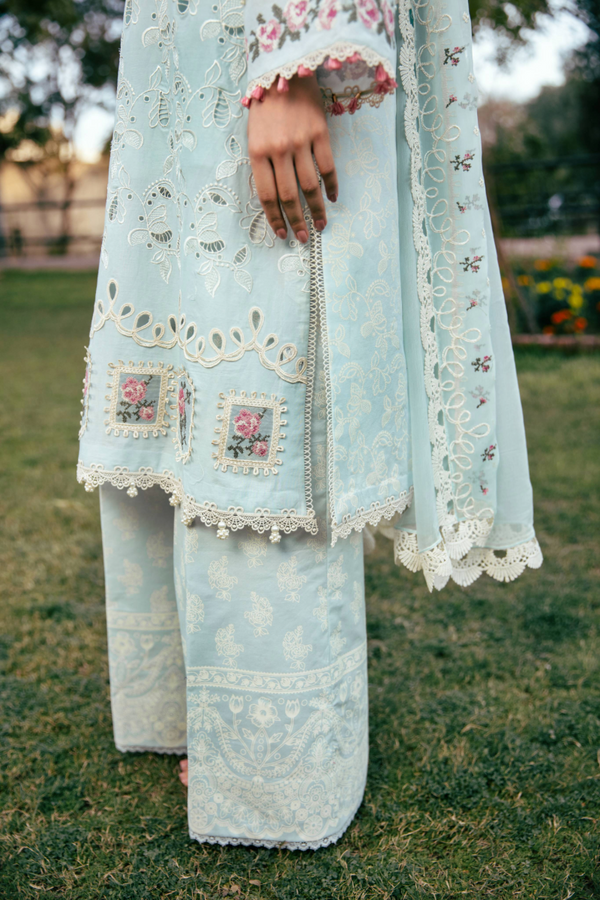 Manara | Vintage Flora 25 | SERENA L Ice Blue Lawn