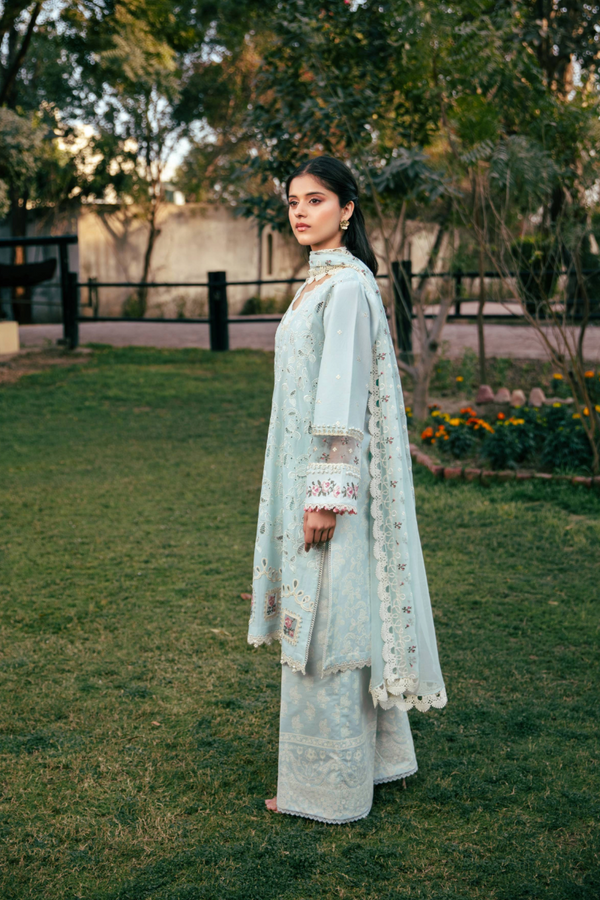 Manara | Vintage Flora 25 | SERENA S Ice Blue Lawn