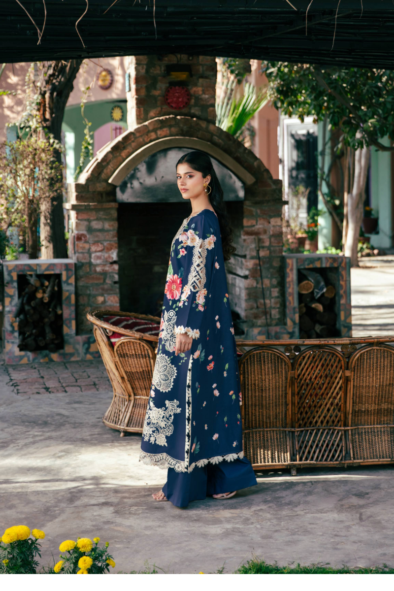 Manara | Vintage Flora 25 |JARDINE S Navy Lawn