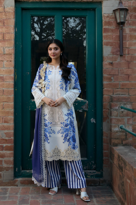 Manara | Vintage Flora 25 | DURR-E-FISHAN XS Ivory Lawn