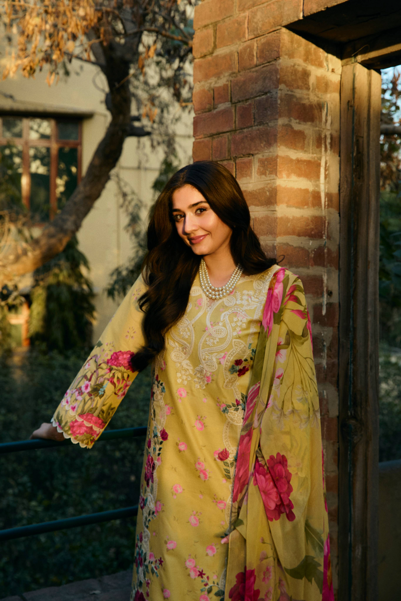 Manara | Vintage Flora 25 | LENA XL Maize Yellow Lawn