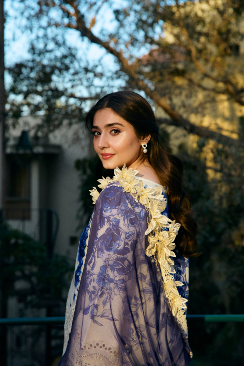 Manara | Vintage Flora 25 | DURR-E-FISHAN S Ivory Lawn