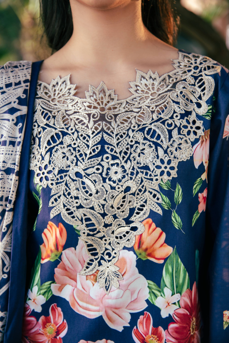 Manara | Vintage Flora 25 |JARDINE L Navy Lawn