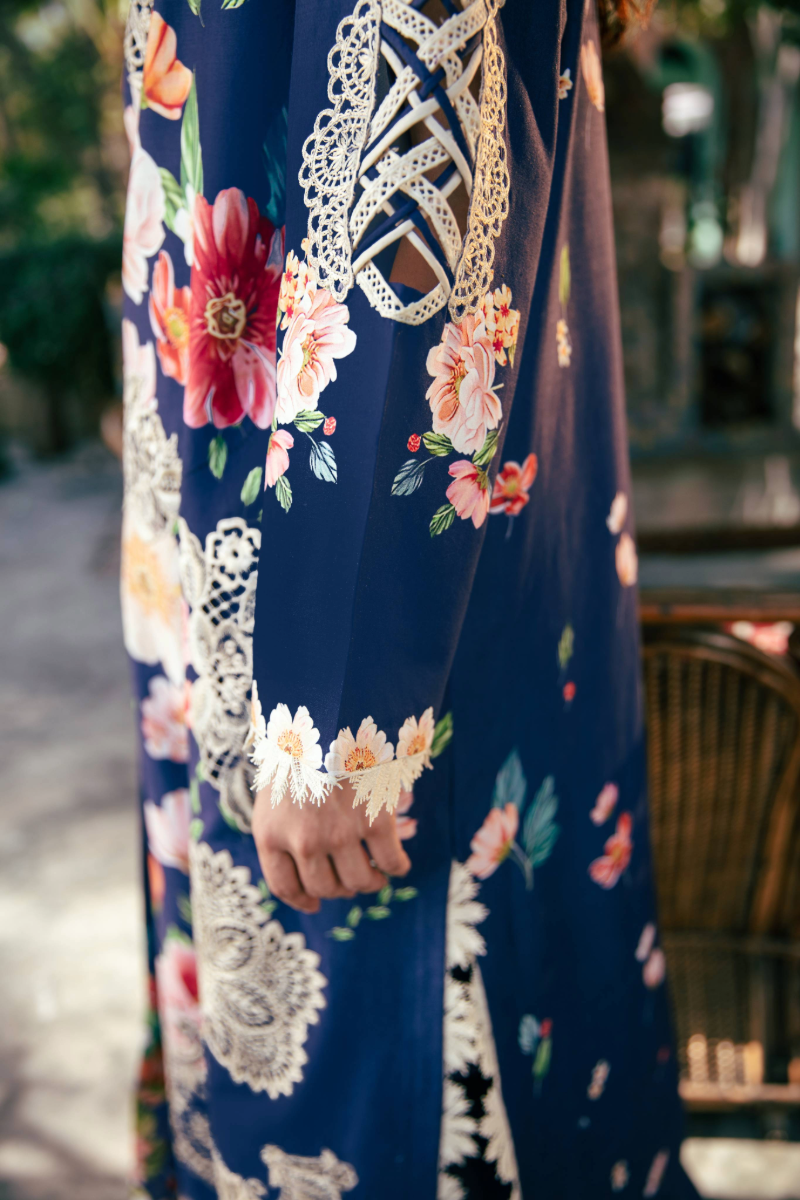 Manara | Vintage Flora 25 |JARDINE Custom Size Navy Lawn