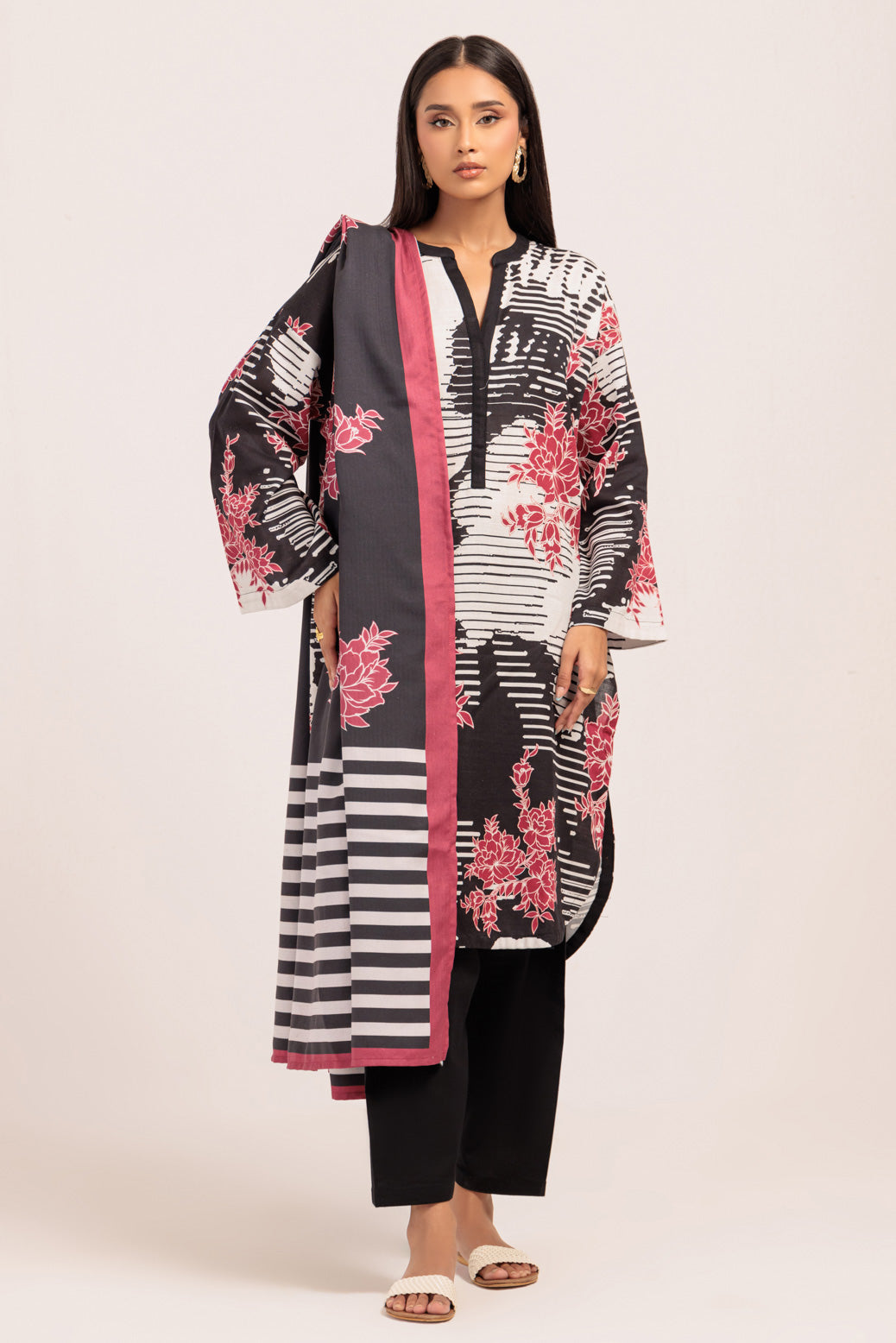 Bonanza Satrangi | Black Khaddar 3 Piece (WS2243P26) 8 Black